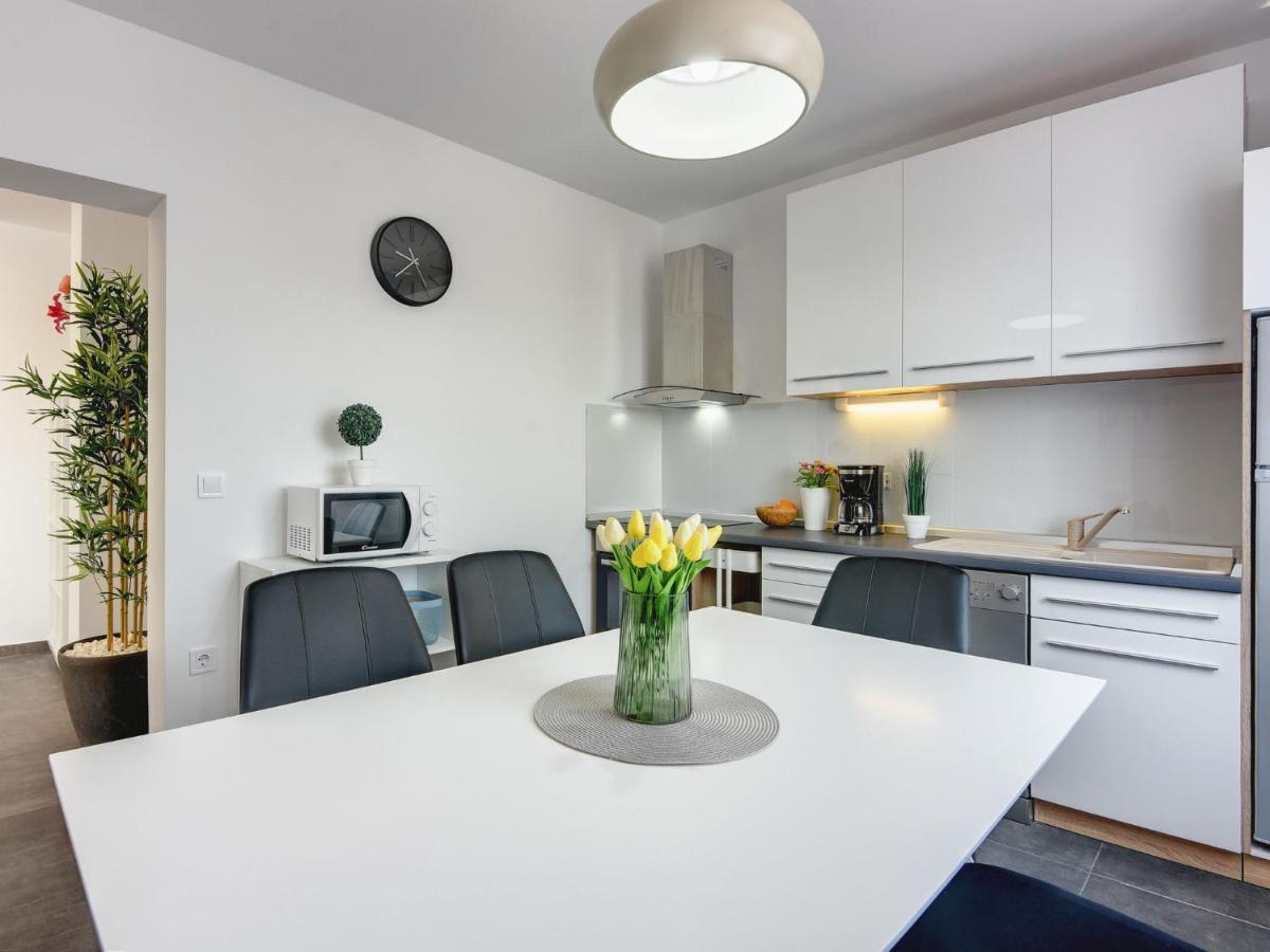 Villa Noemi By Interhome Liznjan Bagian luar foto